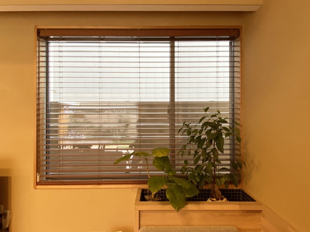 窓廻りー１ウッドブラインド＠扇園の家