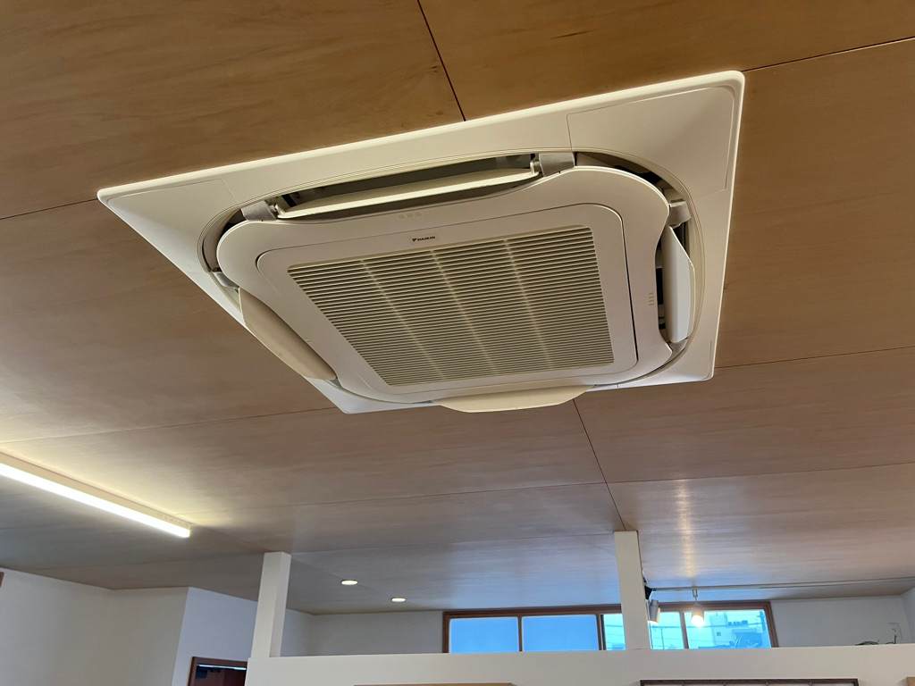 B/N エアコンの居場所＠扇園の家