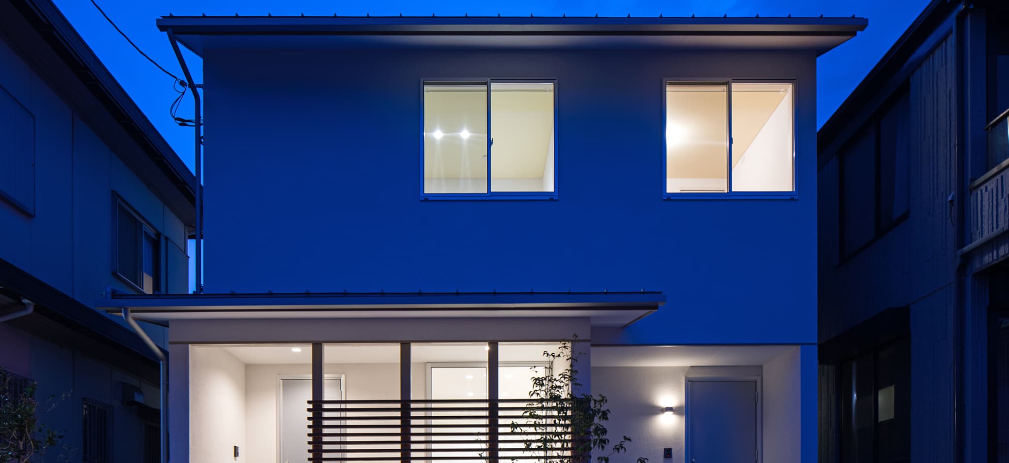 ２世帯住宅（重層長屋）に
清潔感と若々しさを