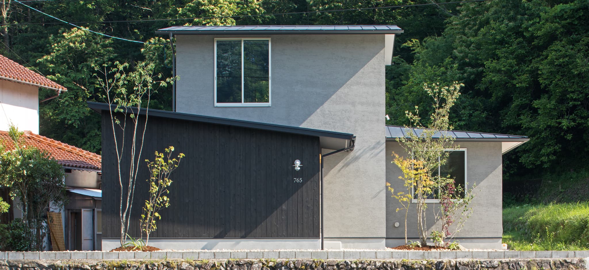 田園になじむ緑のモビリティハウス