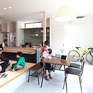 和なカフェで、
みんなと楽しくおしゃべりができる空間