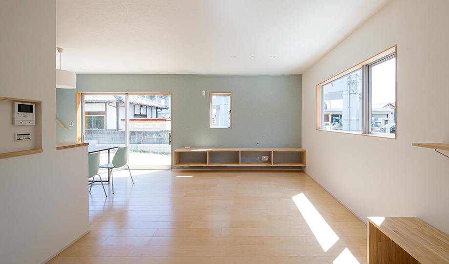 たくさんの光が差し込む開放寛のあるLDK。気持ちよくゆったりと過ごせる贅沢な空間。