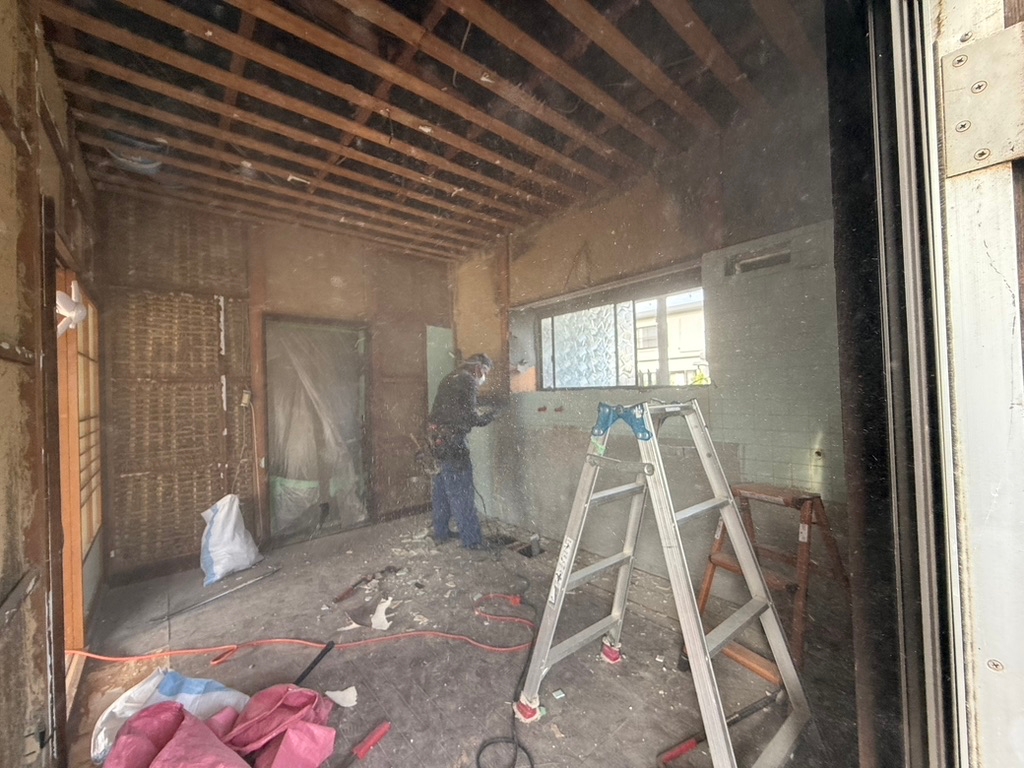 解体工事＠大島の食堂