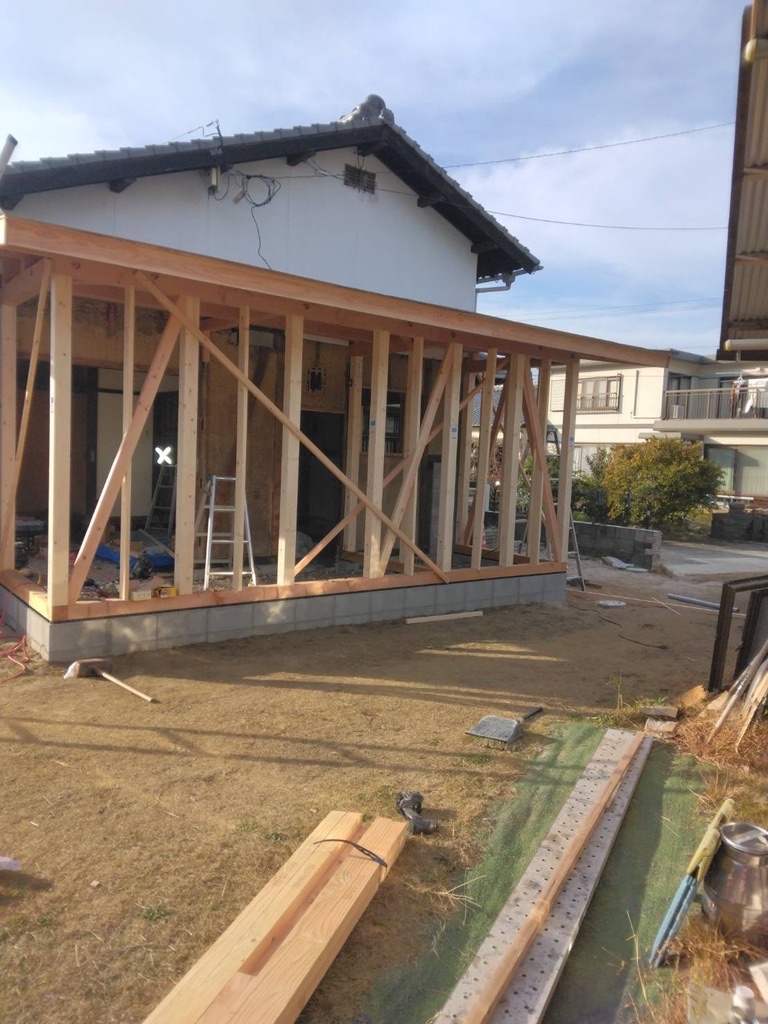 柱建て＠大島の食堂